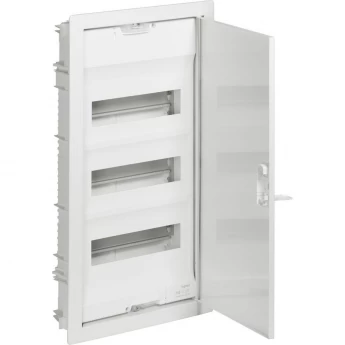 Щит LEGRAND встраиваемый Nedbox с плоской металлической дверью 3 рейки 36+6 модулей белый