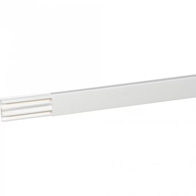 Мини-плинтус LEGRAND DLPlus 40x12,5 мм 2 отделения длина 2,1 м белый 030020 Мини-плинтус LEGRAND DLPlus 40x12,5 мм 2 отделения длина 2,1 м белый 030020